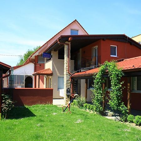 Bed and Breakfast Penzion Rudolf Prievidza Exterior foto